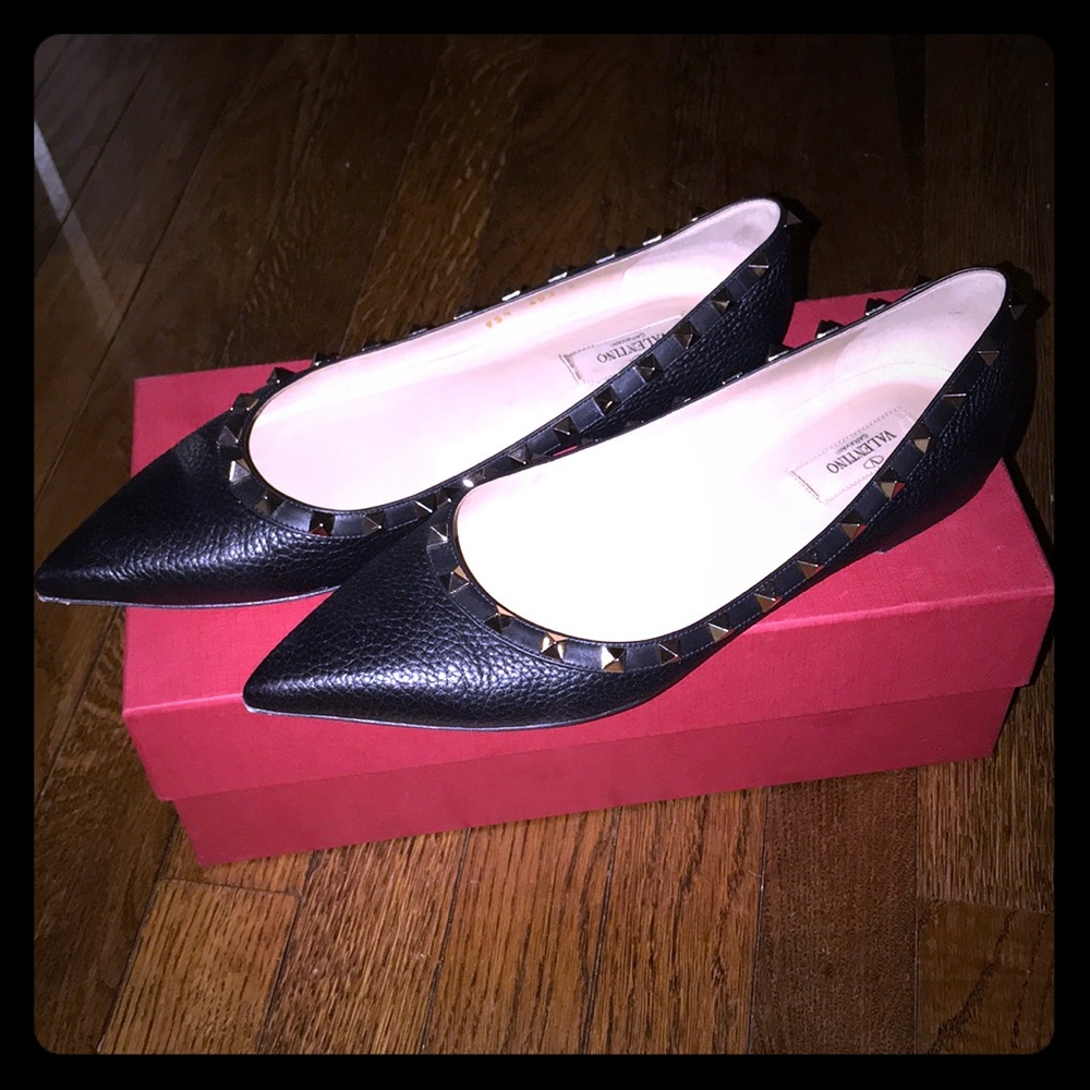HOT Valentino Rockstud Ballet Flats!